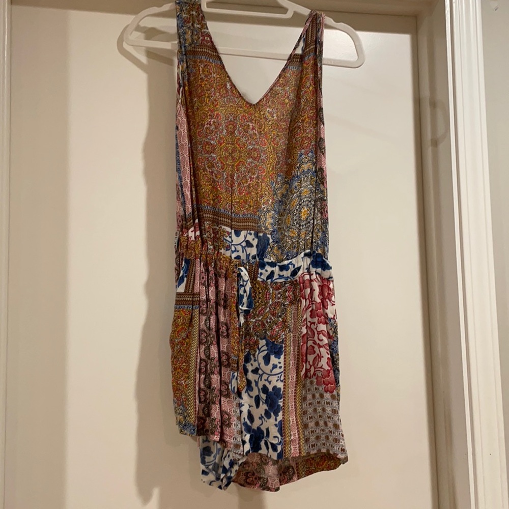 Cute dress great for vacation.